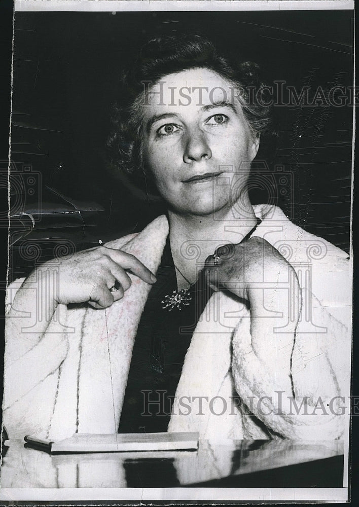 1957 Press Photo Margaret Kollra, Sister of Paul Bradshaw, Employment Union Lead - Historic Images