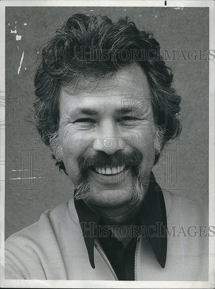 1976 Press Photo Actor, Producer James Komack, Chico - Historic Images