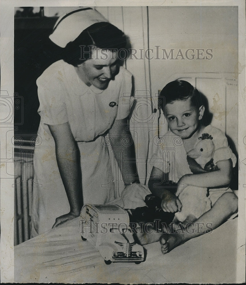 1950 Press Photo Joseph Korczynski Jr. survivor of drill accident - Historic Images