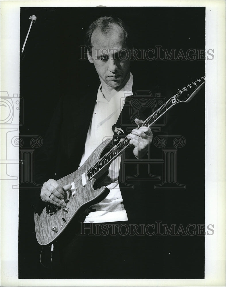 1988 Press Photo British Musician Mark Knopfler of Dire Straits - Historic Images