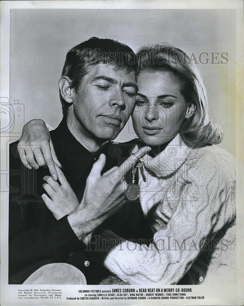 1966 Press Photo Actor James Coburn and Camilla Sparv in &quot;Dead Heat on a - Historic Images