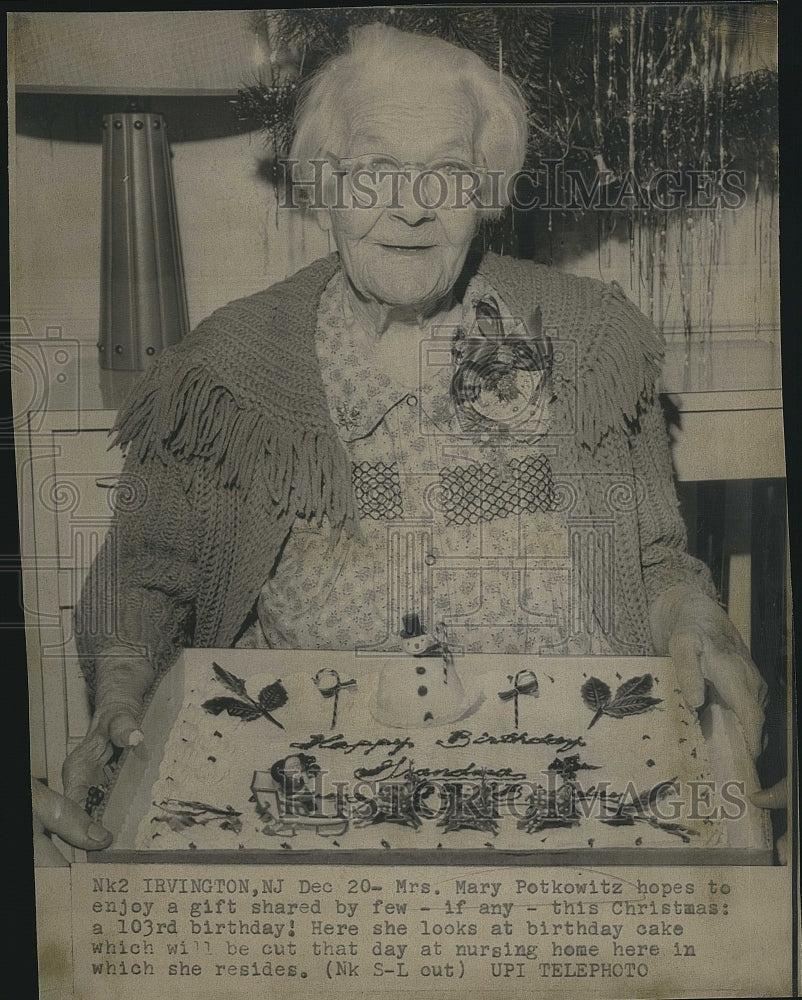 1966 Press Photo Mrs Mary Potkowitz enjoys her 103 Birthday - Historic Images