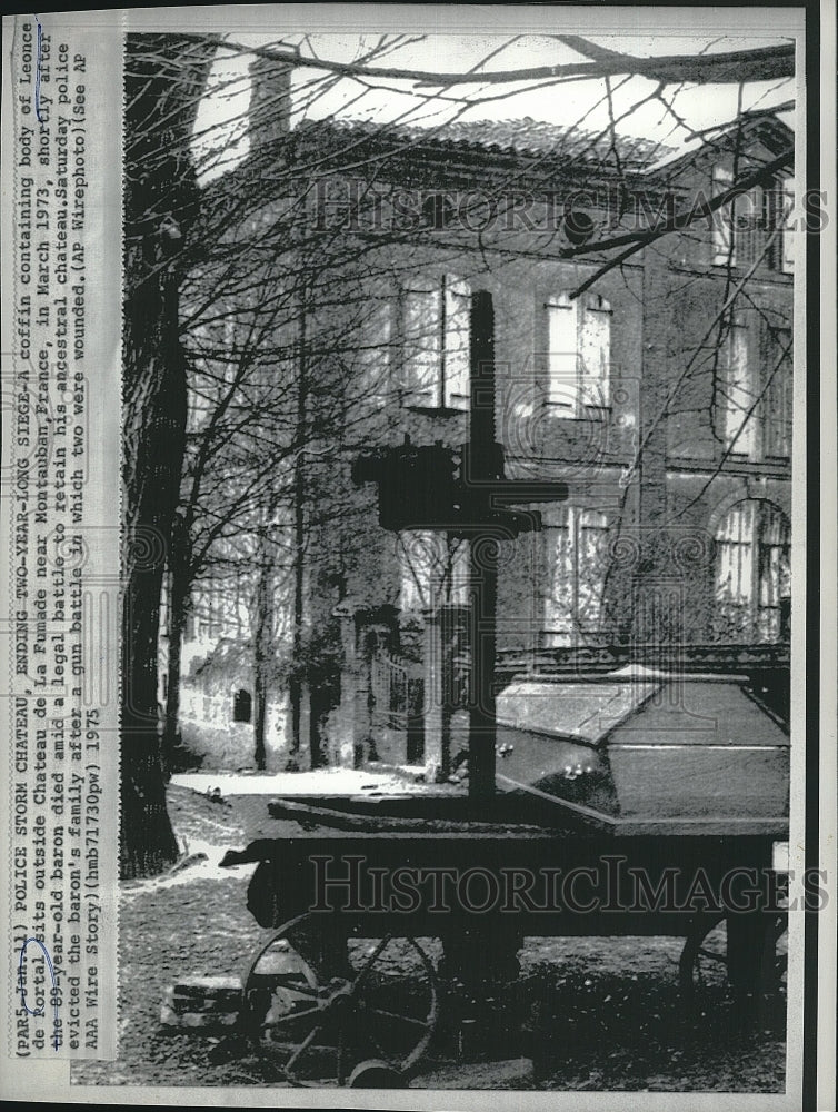 1975 Press Photo Coffin containing body of Leonce de portal in France - Historic Images