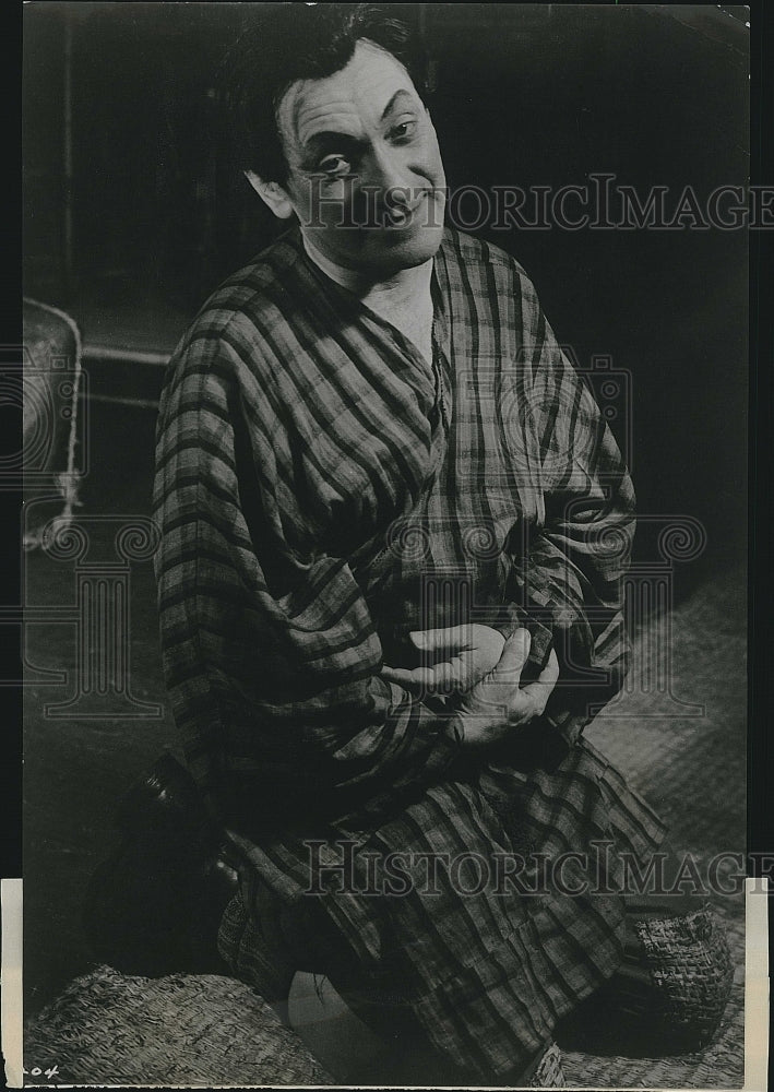 1956 Press Photo Joseph Offenback in &quot;The Teahouse of the August Moon&quot;. - Historic Images