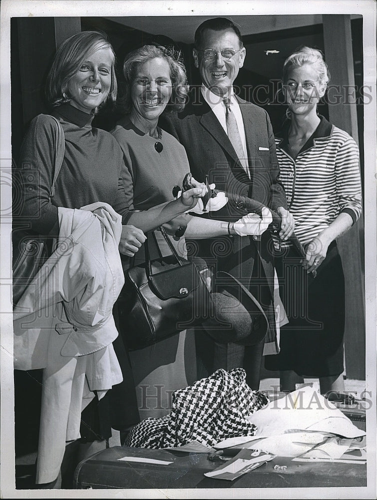 1964 Press Photo Rev.Dr.Harold J,Ockenga of Park Street Church with his family. - Historic Images