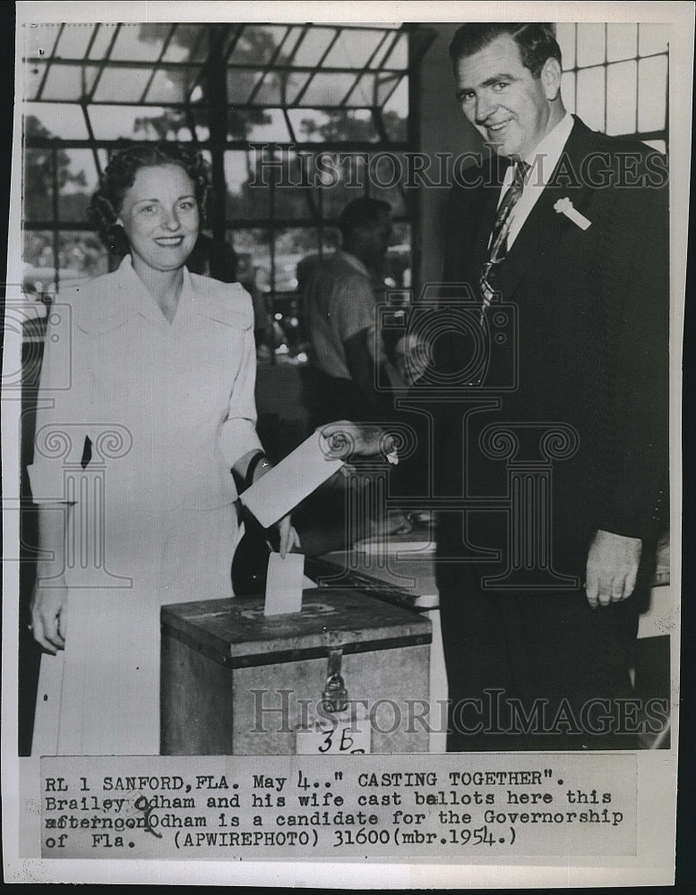 1954 Press Photo Brailey Odham, wife, cast ballots in Sanford, Florida - Historic Images