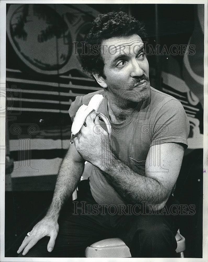 1975 Press Photo Ronard Hunter in &quot;Lenny&quot; - Historic Images