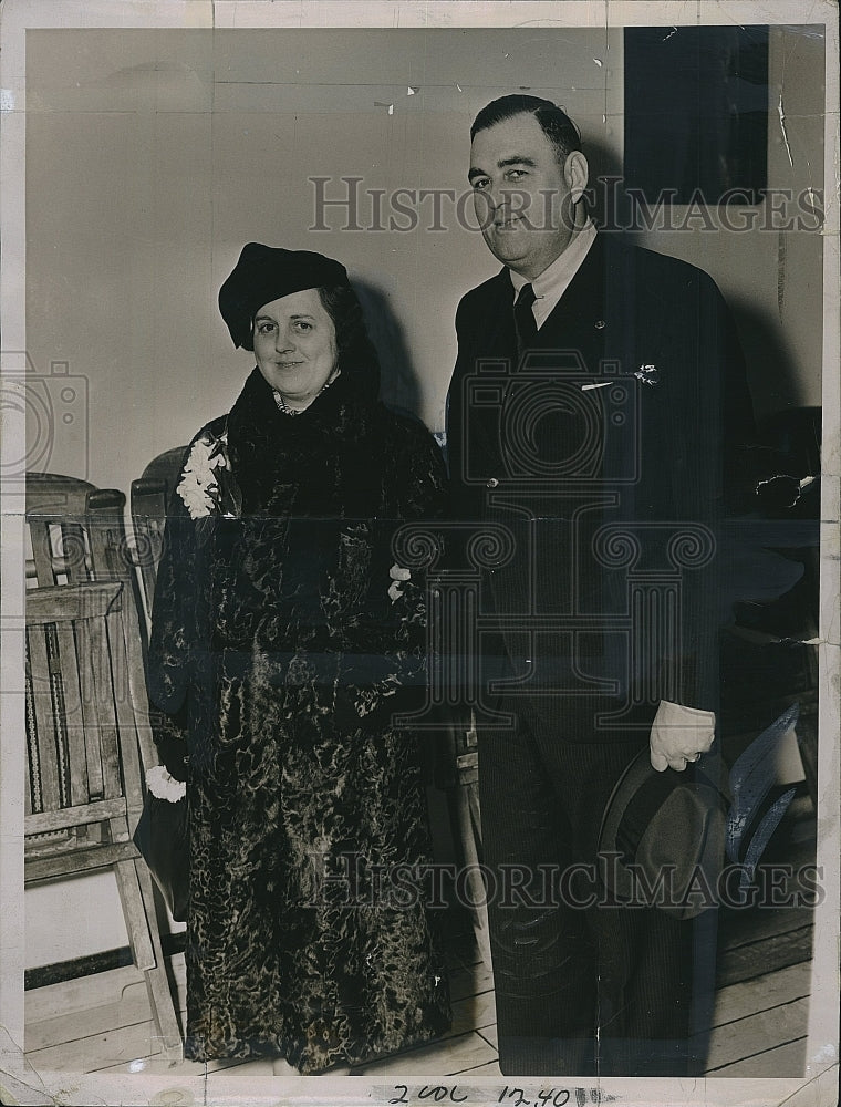 1935 Press Photo Gov Charles Hurley of Massachusetts w/ wife aboard The Queen - Historic Images