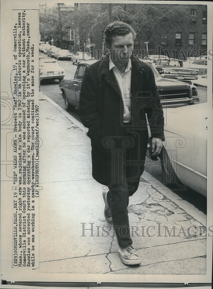 1967 Press Photo Everett &quot;Red&quot; Knowles leaving court - Historic Images