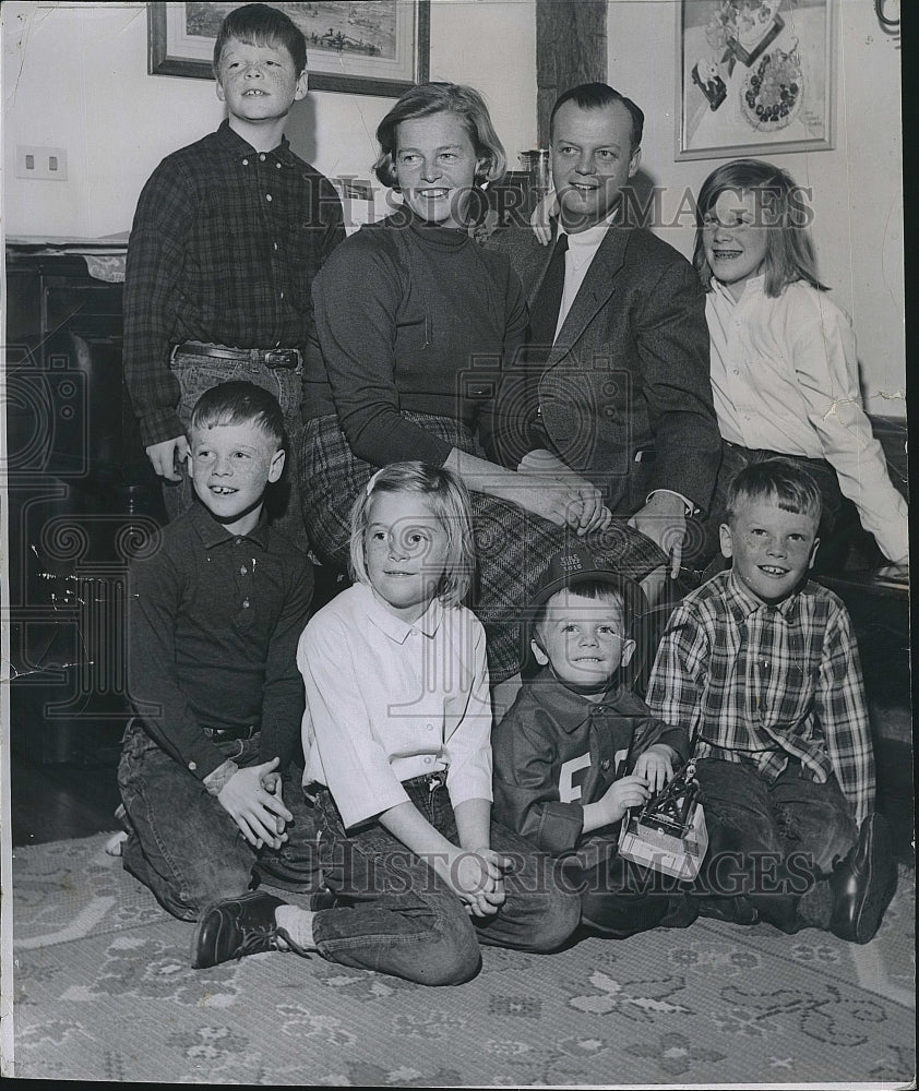 1966 Press Photo Dr. John Knowles family, Charles, Laurie, Bobby, Jimmie, Joe - Historic Images