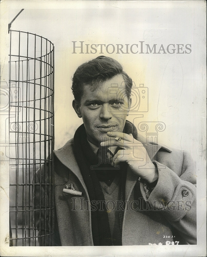 1959 Press Photo Paul Massie Actor Canadian Sapphire - Historic Images