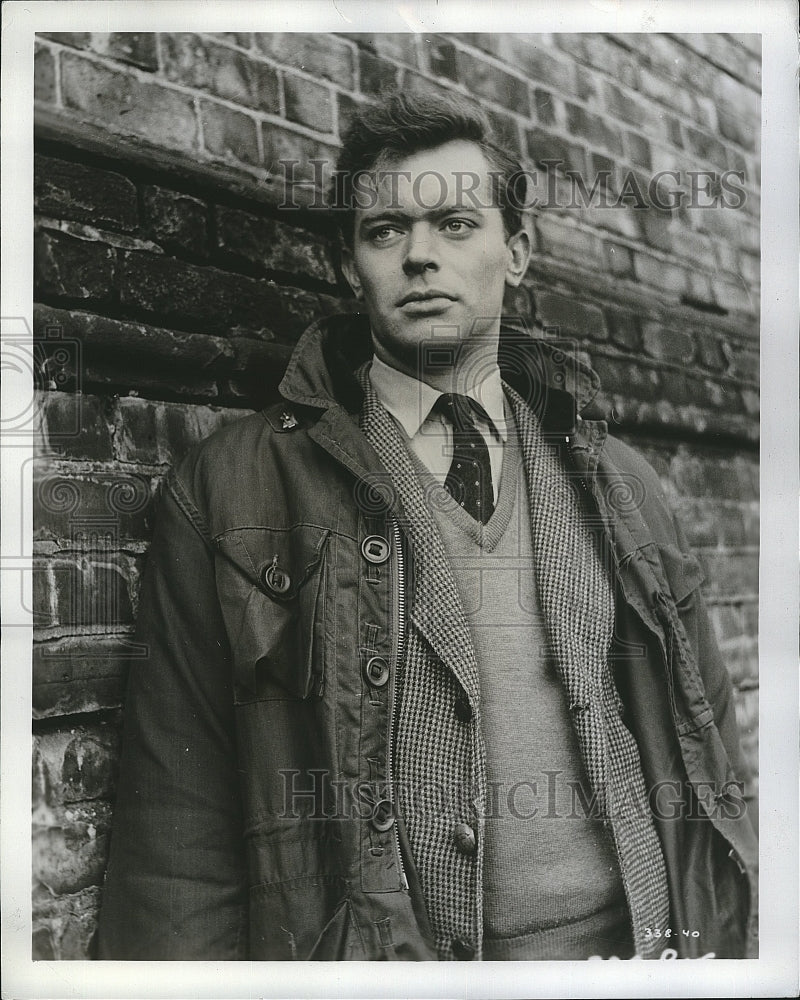 1960 Press Photo Canadian Actor Paul Massie in Sapphire - Historic Images