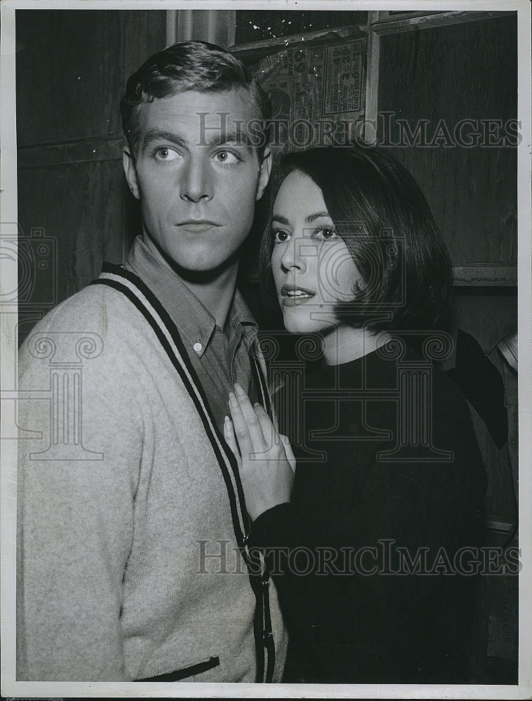 1960 Press Photo Susan Kohner James Fraciscus The Du Pont Show - Historic Images