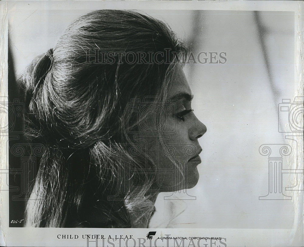 1974 Press Photo Dyan Cannon in &quot;Child Under a Leaf&quot; - Historic Images