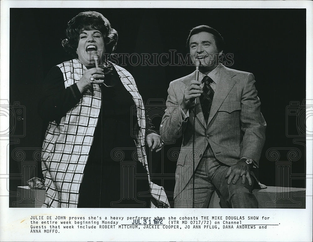 1972 Press Photo Julie De John The Mike Douglas Show - Historic Images