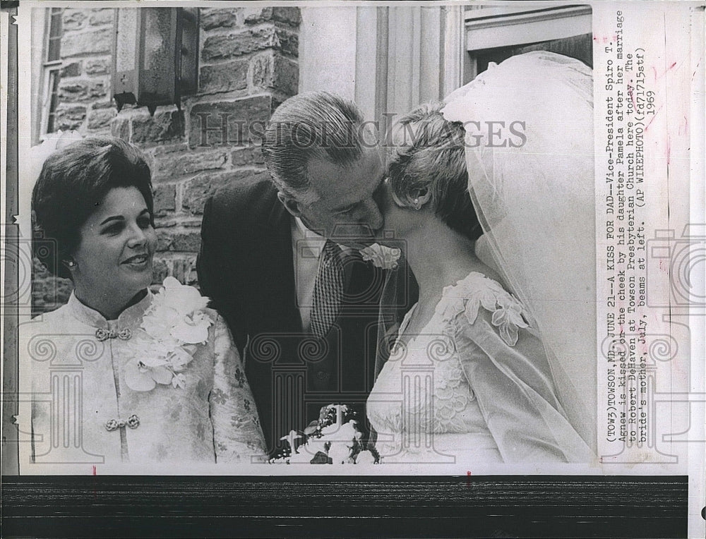 1969 Press Photo Vice President Spiro T. Agnew and Daughter Pamela - Historic Images