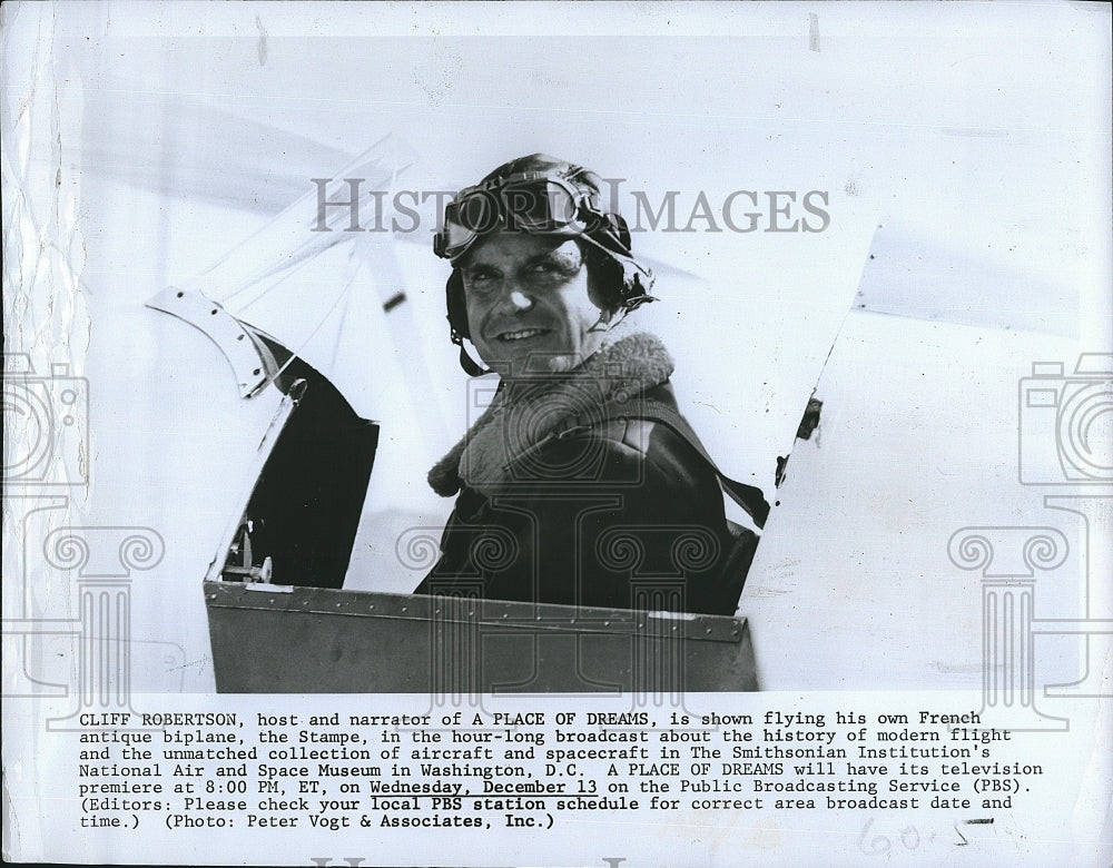 1978 Press Photo Cliff Robertson Host of "A Place of 
Dreams" Flying Biplane - Historic Images