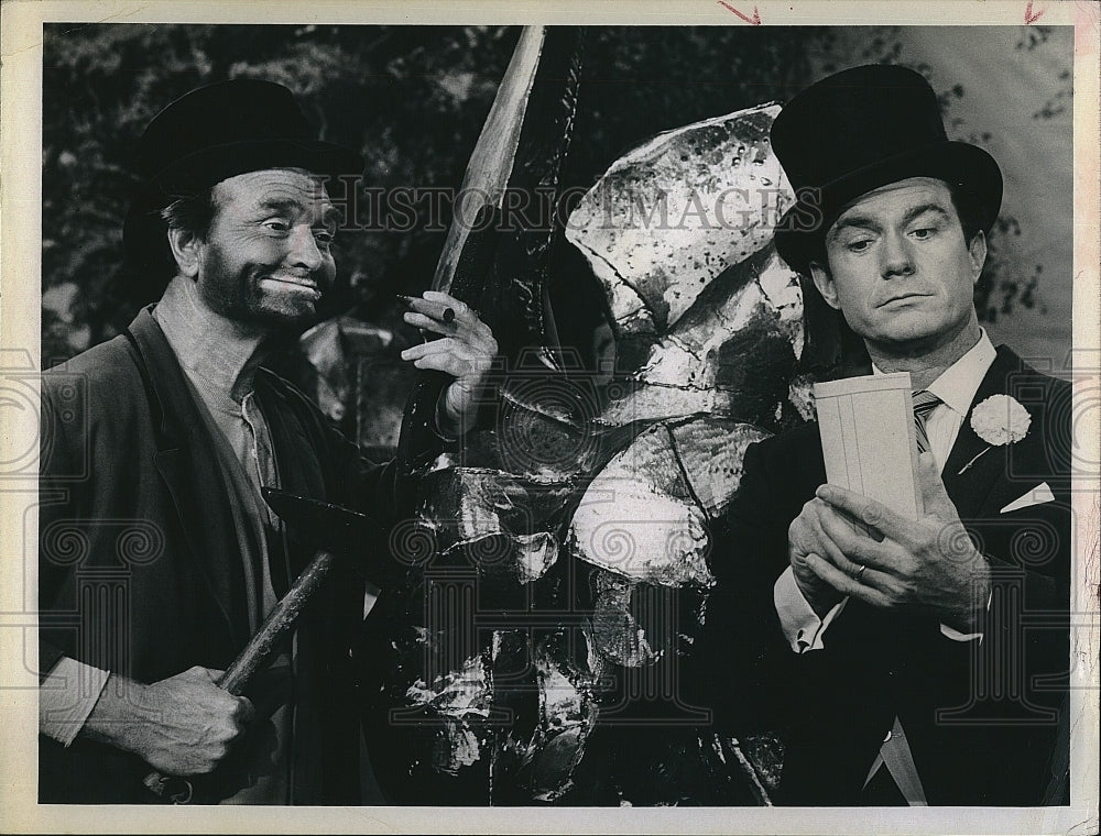 1967 Press Photo Red Skelton and Cliff Robertson in "The Red Skelton Hour" - Historic Images