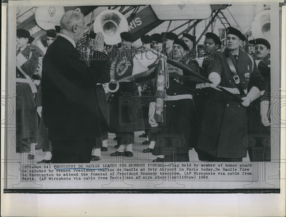 1963 Press Photo French President Charles De Gaulle Salutes Honor Guard Orly - Historic Images