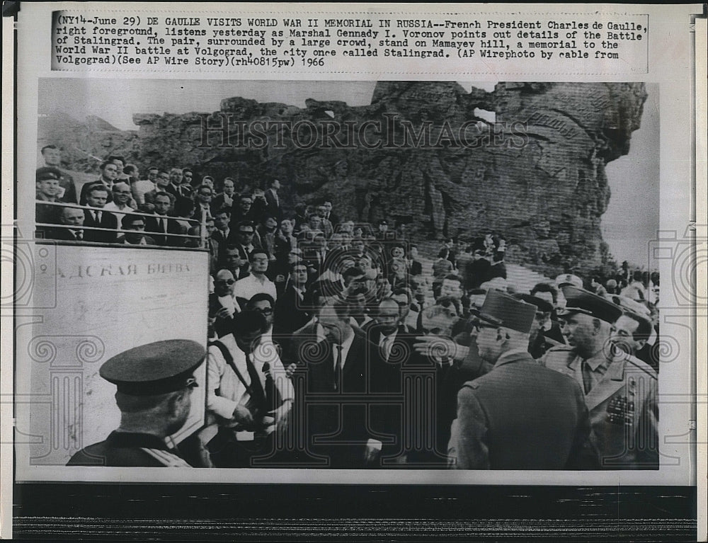 1966 Press Photo French Pres Charles de Gaulle &amp; Russian GI Voronov - Historic Images