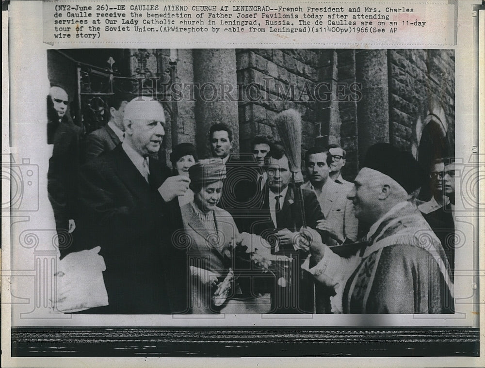 1968 Press Photo French Pres Charles de Gaulle & Russian  Father J. Pavilonis - Historic Images