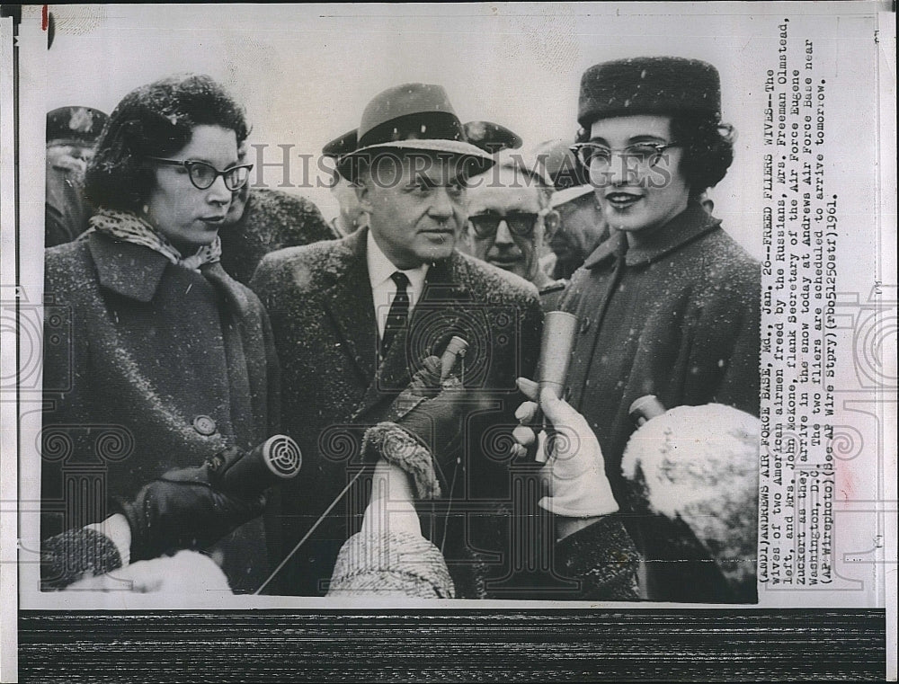 1961 Press Photo Mrs Freeman Olmstead &amp; Mrs John McKone Frred from Russia - Historic Images