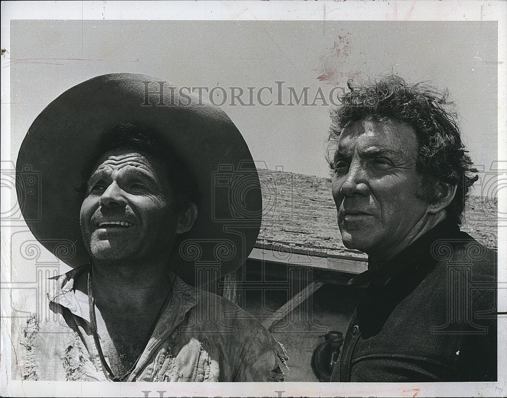 1972 Press Photo Texas Lightning Film Actor Cameron Mitchell Scene - Historic Images