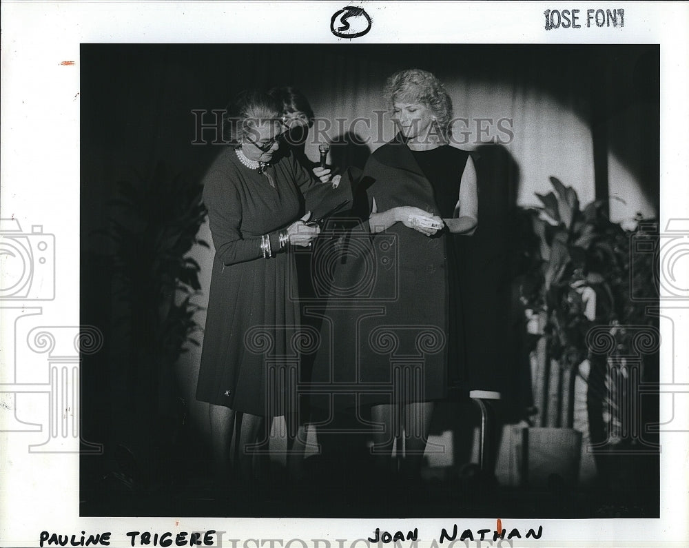 1984 Press Photo Pauline Trigere &amp; model Joan Nathan - Historic Images