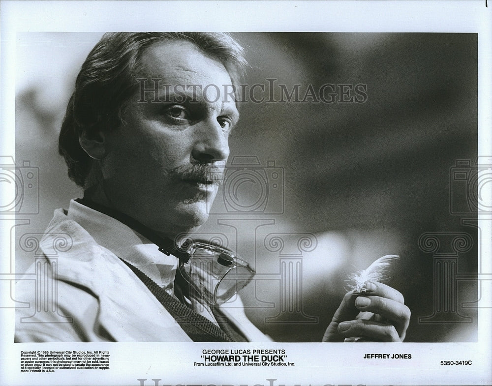 1986 Press Photo Actor Jeffrey Jones In Howard The Duck - Historic Images