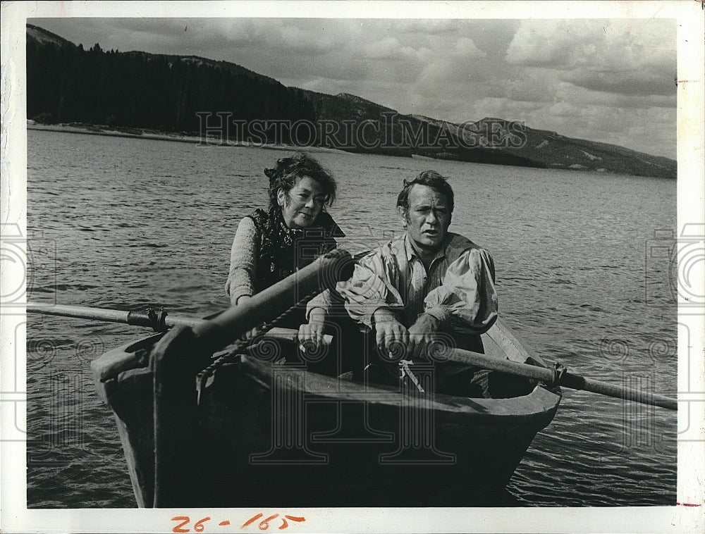 1975 Press Photo &quot;Mrs Pollifax.. Spy&quot; Rosalind Russel,Darren McGavin - Historic Images