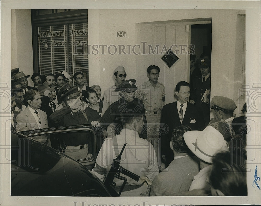 1954 Press Photo Col Castillo Armas of Guatemala &amp; guards - Historic Images