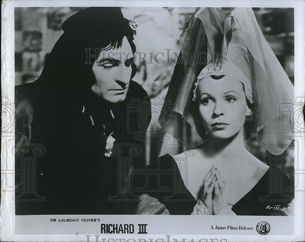 1973 Press Photo Sir Richard Laurence and Claire Bloom stars in &quot;Richard III&quot;. - Historic Images