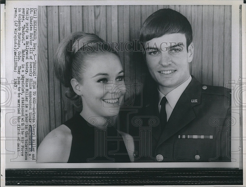 1967 Press Photo Actress Cheryl Miller and fiancee Lt. Charles Hutter III. - Historic Images