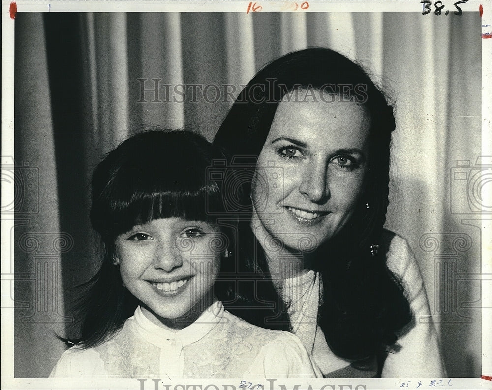 1982 Press Photo Dancer Danielle Miller And Her Mother Elaine - Historic Images