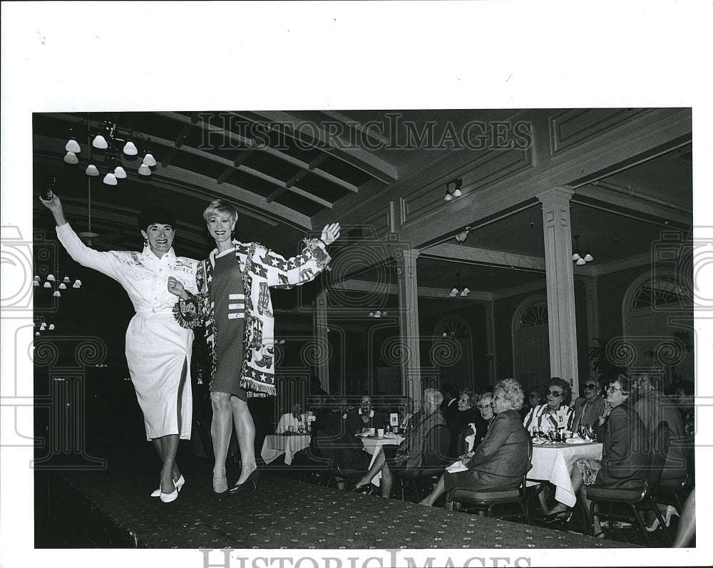 1993 Press Photo Island Estates Benefit Fashion Show - Historic Images