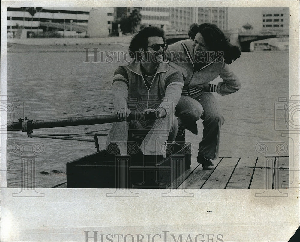 1976 Press Photo Warm up Suits Active Shops - Historic Images