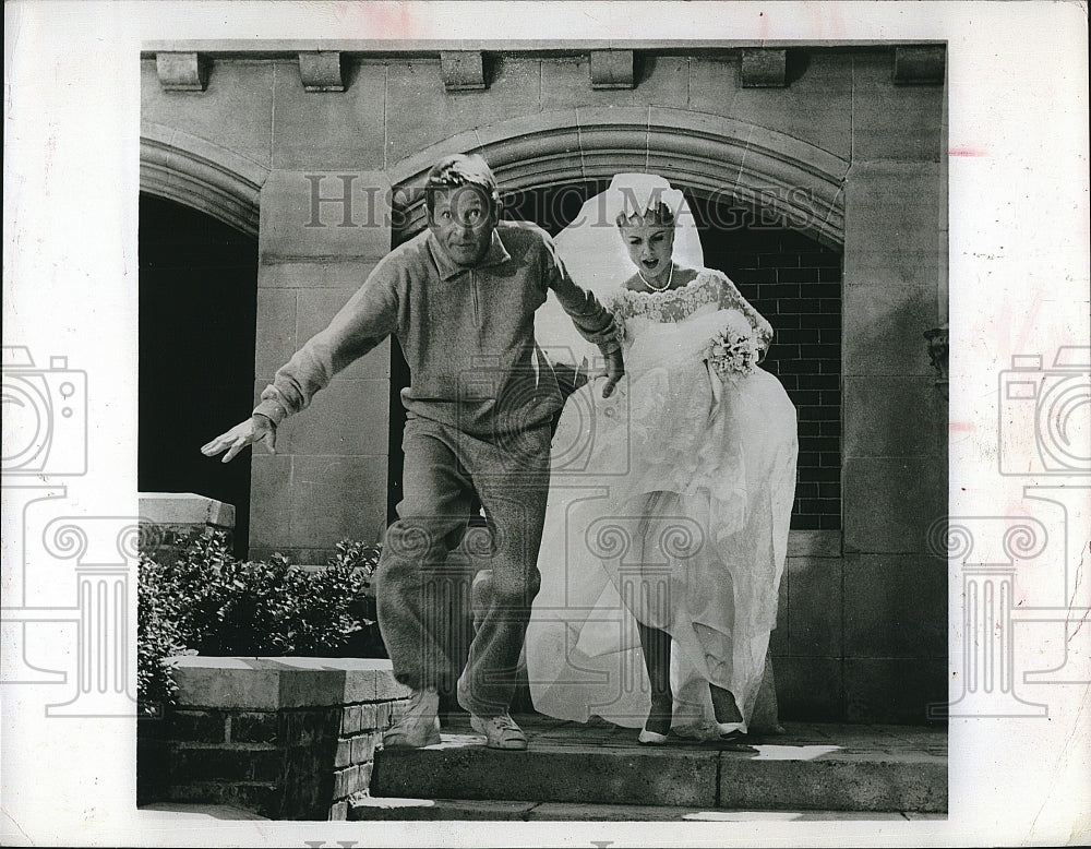 1965 Press Photo Actor Danny Kaye, Cara Williams in &quot;The Man from Diner&#39;s Club&quot; - Historic Images