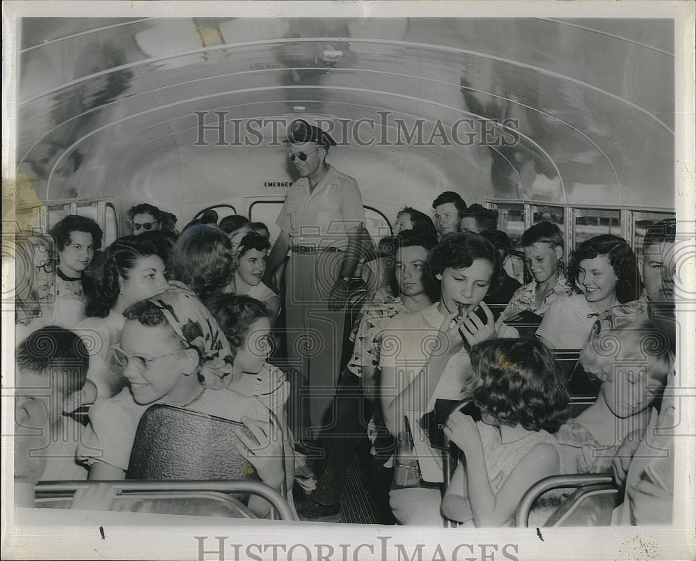 1953 Press Photo Principal Walker Chatting With High School Passengers - Historic Images