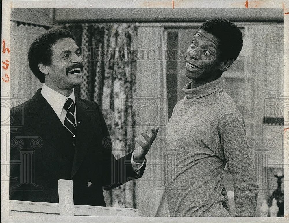 1974 Press Photo Good Times Series Actors Ned Glass Jimmie Walker Scene - Historic Images