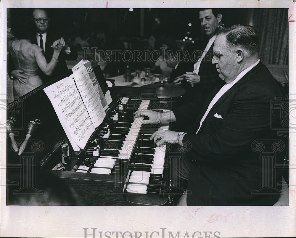 Press Photo Organist Dean Williams - Historic Images