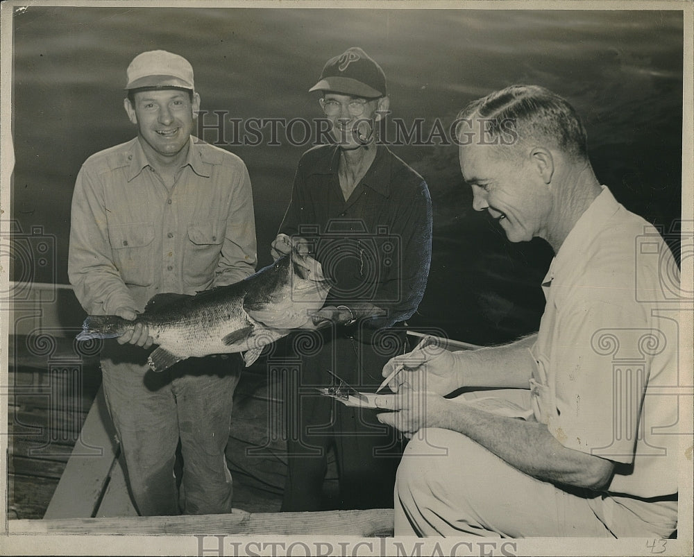 1948 Press Photo Fishing are Gordon Williams, Johnny Meadows &amp; Ed Shaff - Historic Images