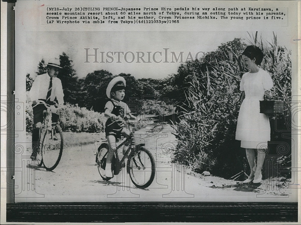 1965 Press Photo Japan Prince Hiro bikes with his parent Prince Akihito. - Historic Images