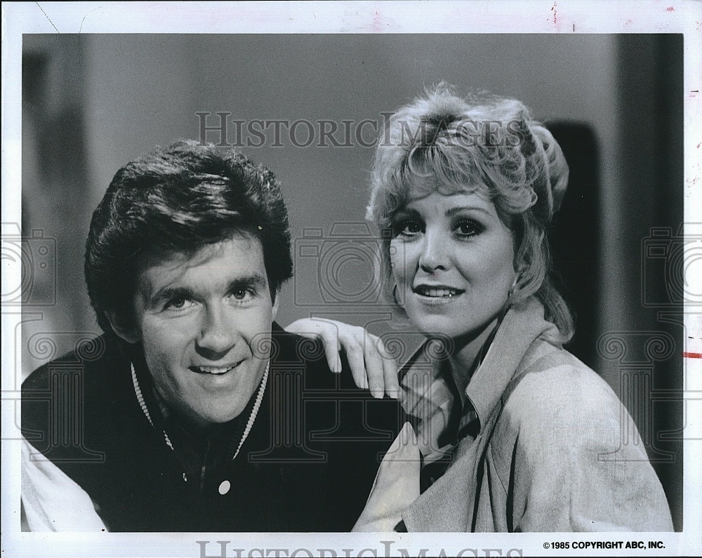 1986 Press Photo Joana Kerns and Alan Thicke in NBC-TV &quot;Growing Pains&quot;. - Historic Images