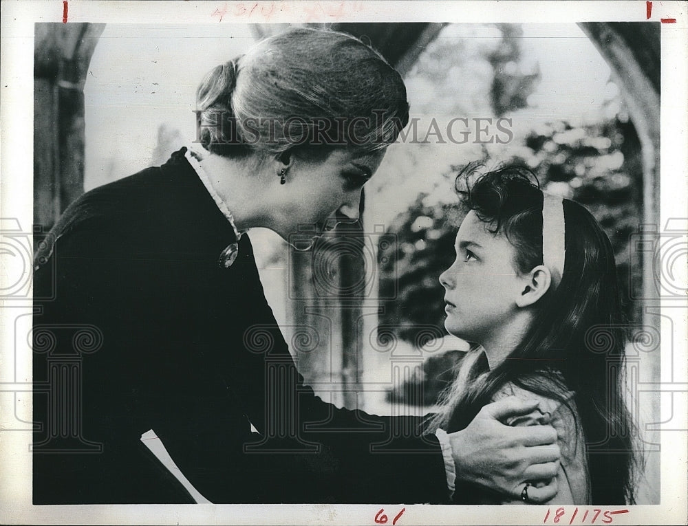 1970 Press Photo Deborah Kerr and Pamela Franklin in CBS-TV &quot;The Innocents&quot;. - Historic Images