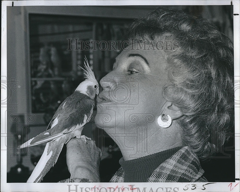 1978 Press Photo Barbara Patterson and a Cockatiel - Historic Images