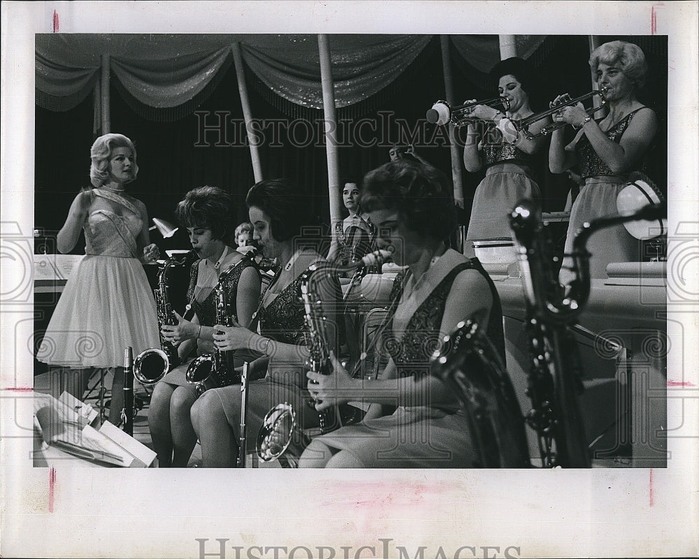 1963 Press Photo Famous Musician Joan Fairfax - Historic Images