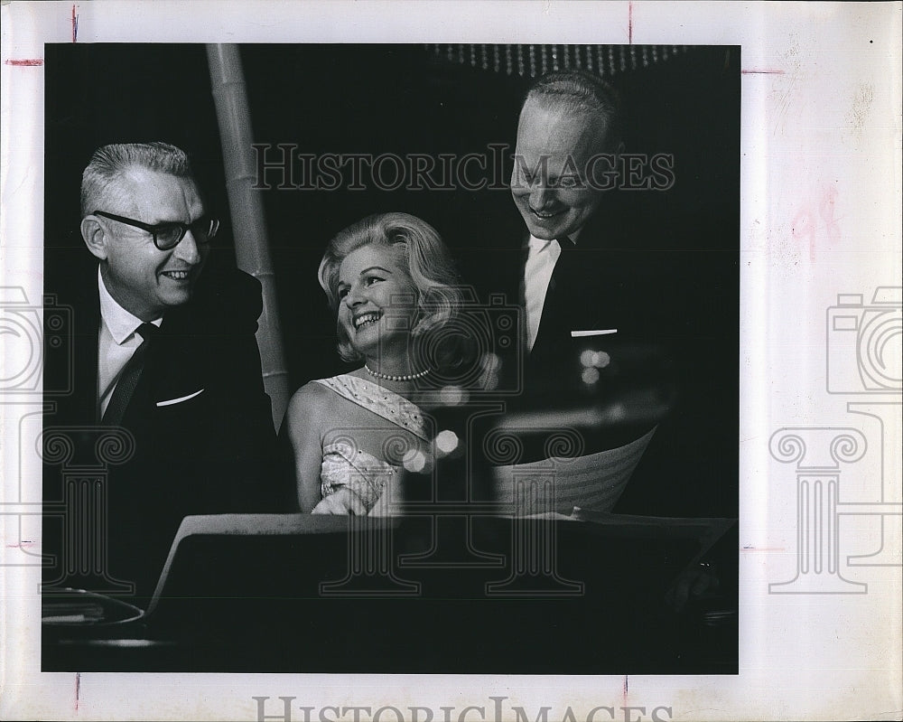 1963 Press Photo Joan Fairfax with Musical Director Matt Betton - Historic Images