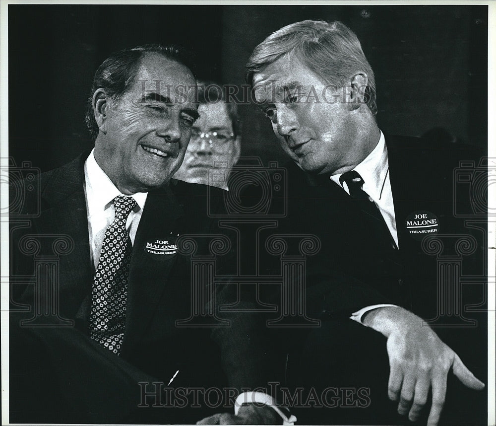 1994 Press Photo Sen Bob Dole w/ Gov Bill Weld at the Malone rally - Historic Images