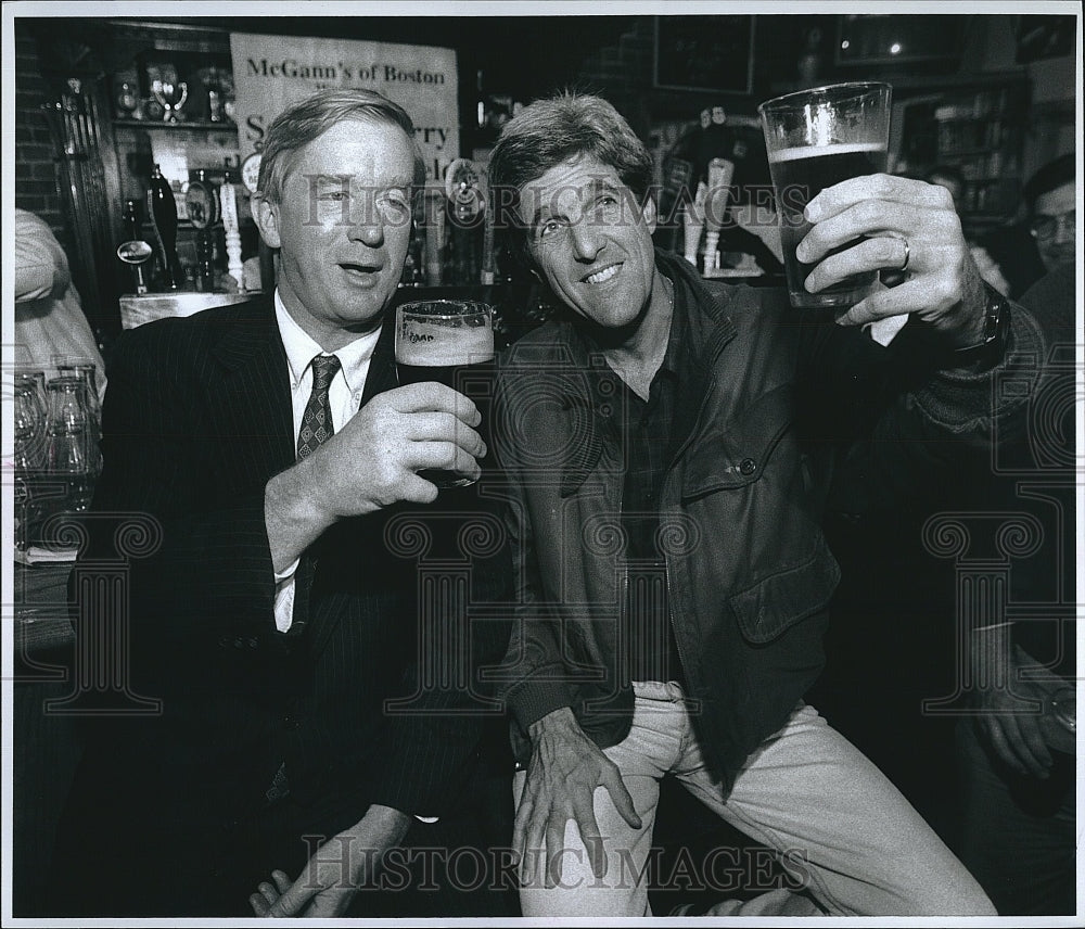 1996 Press Photo Bill Weld sharing a drink w/ John Kerry at McGann's of Boston - Historic Images