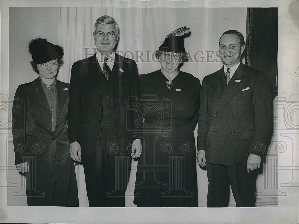 1946 Press Photo Members of the Boston Salvage Drive Henry Smith,Elenor Wheeler - Historic Images